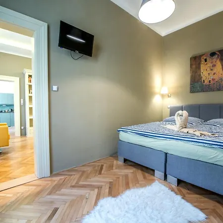 Locals Monastery * 布拉格